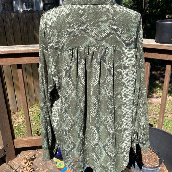 Women’s H&MSnakeskin Pattern Green and Black Blouse size 14 - Picture 2 of 5